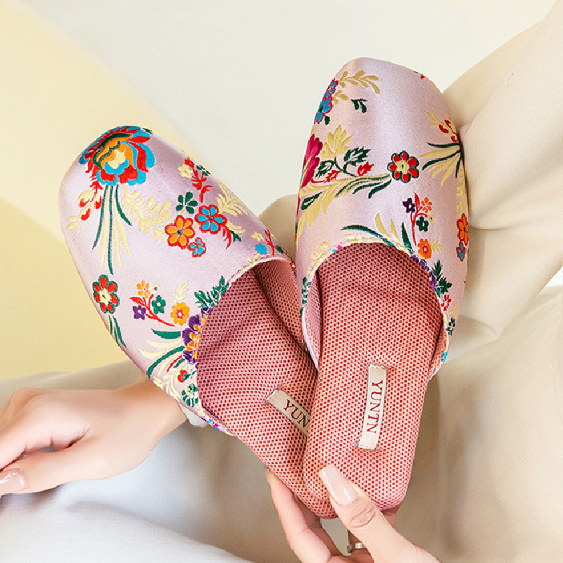 Embroidery Shoes - Elegant Chinese Style Embroidery Home Slippers