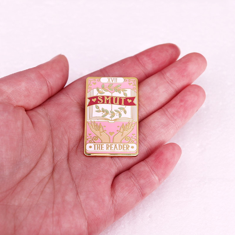 SMUT The Reader Book Enamel Pi - Embroidery Wallet reseña y precio