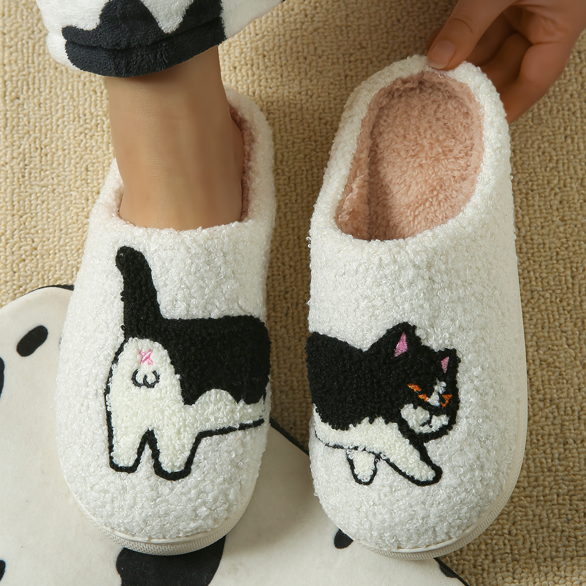 Winter Plush Cute Dachshund Em - Embroidery Print reseña y precio
